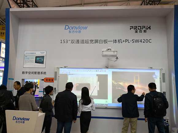 �|����ԭ�y��У�C�Ͻ�Q�������aƷ��ϯ�ɶ��＾�߽�չ