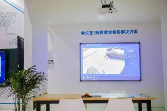 �ǻ�У�@����������Ϣ���̌W(xu��) Vivitek(��Ӎ)�Wҫ2018�ߵȽ������[��(hu��)