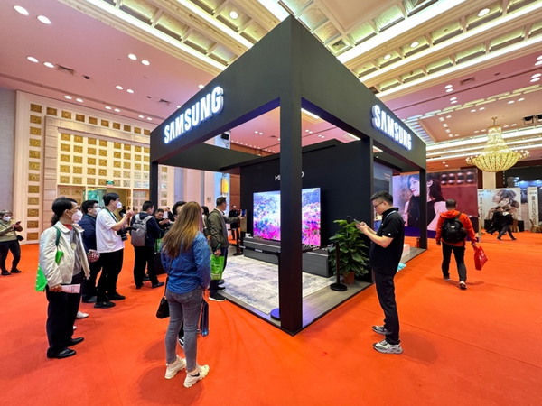 ���ǔyThe Premiereϵ�м����ҕ�ȿ͏dӰԺ��Q������ȫ��λ�����V�����չ