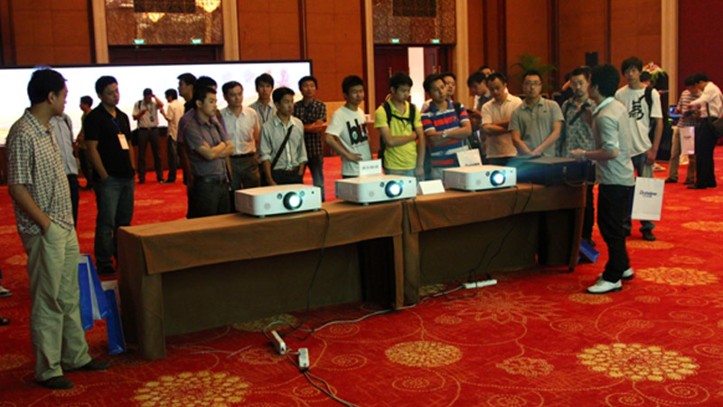 �|����ԭ2011��ϵ�y���ɑ��÷���ȫ��Ѳչ��NEC���̮aƷ��Ʒ�l�����D�p