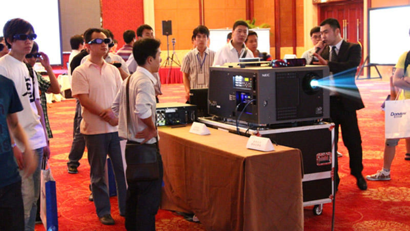 �|����ԭ2011��ϵ�y���ɑ��÷���ȫ��Ѳչ��NEC���̮aƷ��Ʒ�l�����D�p