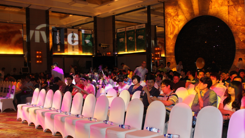 ����ĥһ�����T����֮������Vivitek��Ӎ2012ȫϵ�a(ch��n)Ʒ�l(f��)���(hu��)�ھ�¡���e�ЈD�p