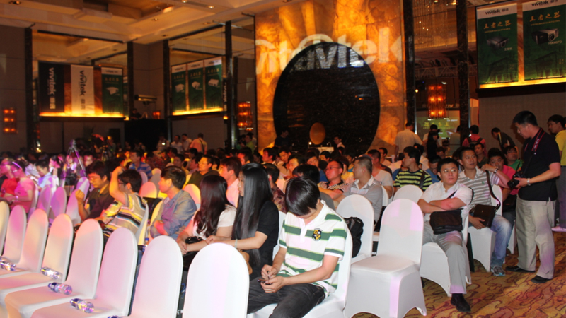 ����ĥһ�����T����֮������Vivitek��Ӎ2012ȫϵ�a(ch��n)Ʒ�l(f��)���(hu��)�ھ�¡���e�ЈD�p